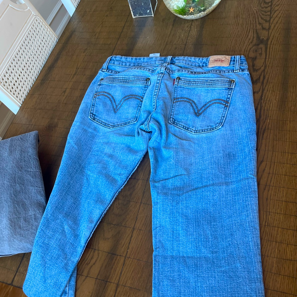 Levis Lowrise Bootcut Jeans